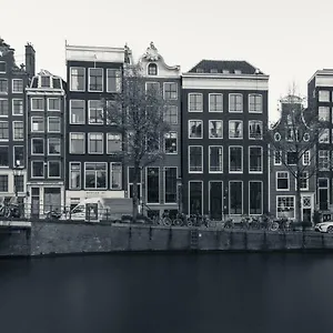 Apartment 18th Century Groundfloor Canal House With Patio/garden, Amsterdam